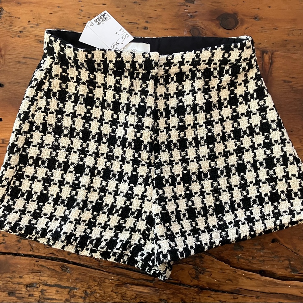 H&M Black and White High Waist Shorts US6 NWT